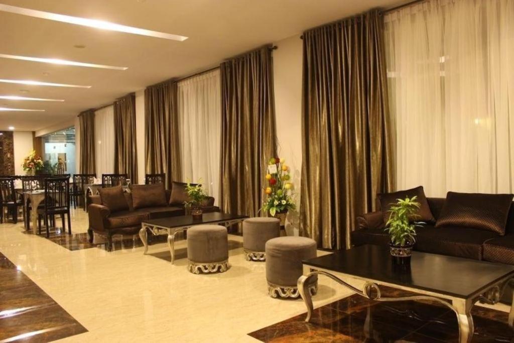 Grand Amira Hotel Solo, Azana Hotels Collection מראה חיצוני תמונה